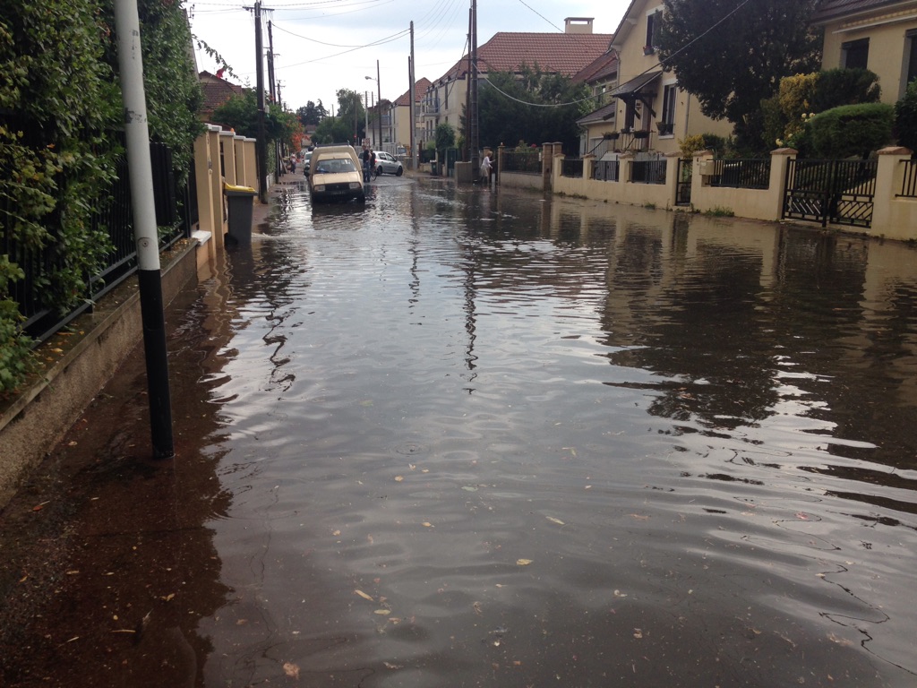 Rue très inondée